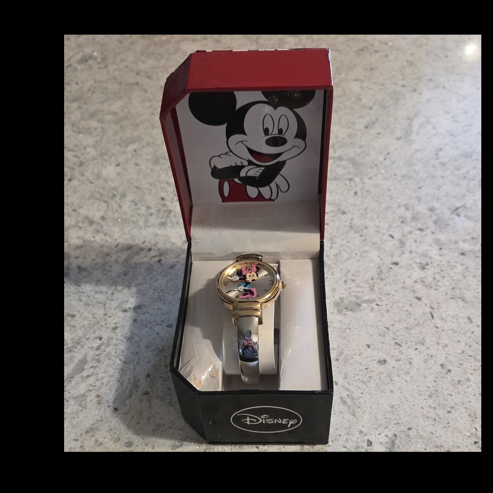 Disney Minnie Mouse Gold Tone Wristwatch‎ in Original Box